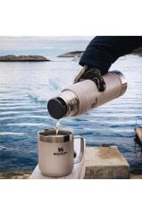 Stanley Klasik Vakumlu Paslanmaz Çelik Termos 0.75 Lt Beyaz
